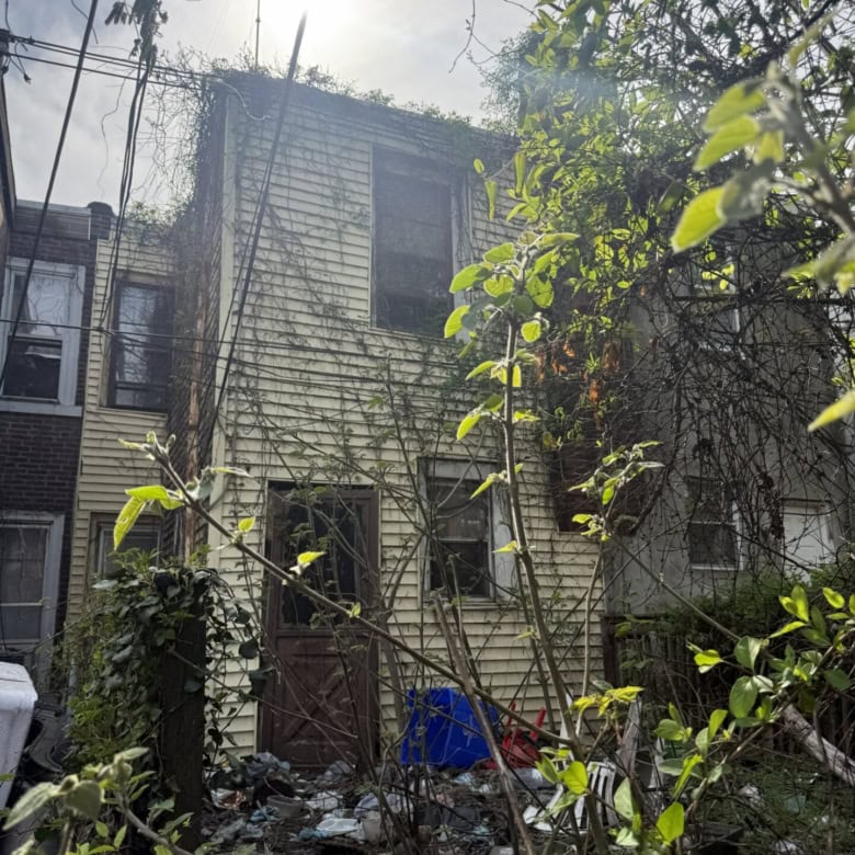 2239 Bonnaffon St – Philadelphia, PA 19142